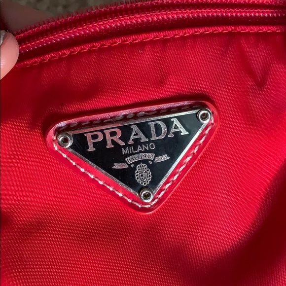 Red Prada bag - Picture 2 of 4